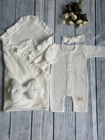 Купить оптом 335-М. Комплект из детского комбинезона,  р 56 и конверта муслин, хлопок 100% 90/90 см, молочный в Магнитогорске